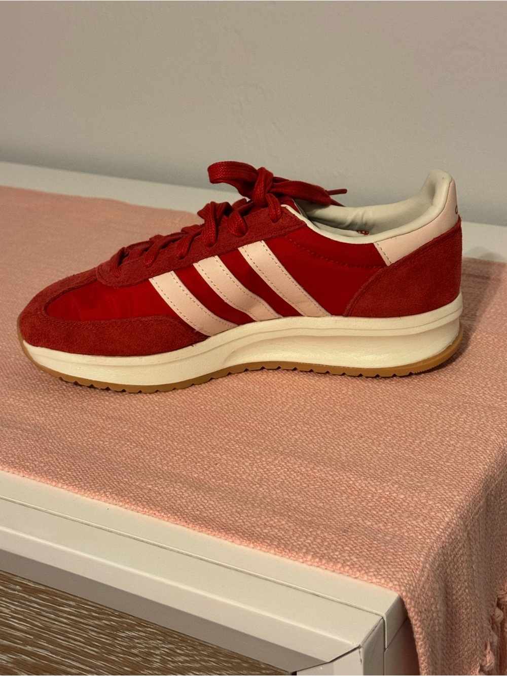 Adidas Run 70s 2.0 women’s sneakers worn once. Excellent condition - Picture 8 of 12